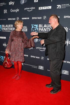 Preisverleihung Blauer Panther TV & Streaming Award in München Jutta Speidel und Peter Kurth auf dem roten Teppich bei der Verleihung des Blauen Panther - Bayerischer Fernsehpreis in der BMW Welt in München. Copyright: xEventpressxGolejewskix
