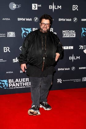 Preisverleihung Blauer Panther TV & Streaming Award in München Oliver Polak auf dem roten Teppich bei der Verleihung des Blauen Panther - Bayerischer Fernsehpreis in der BMW Welt in München. Copyright: xEventpressxGolejewskix