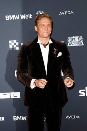 Preisverleihung Blauer Panther TV & Streaming Award in München Matthias Schweighöfer auf dem roten Teppich bei der Verleihung des Blauen Panther - Bayerischer Fernsehpreis in der BMW Welt in München. Copyright: xEventpressxGolejewskix