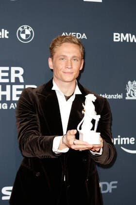 Preisverleihung Blauer Panther TV & Streaming Award in München Preisträger Matthias Schweighöfer bei der Verleihung des Blauen Panther - Bayerischer Fernsehpreis in der BMW Welt in München. Copyright: xEventpressxGolejewskix