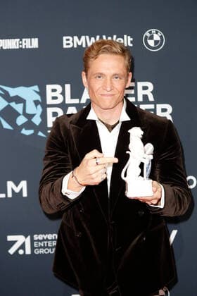 Preisverleihung Blauer Panther TV & Streaming Award in München Preisträger Matthias Schweighöfer bei der Verleihung des Blauen Panther - Bayerischer Fernsehpreis in der BMW Welt in München. Copyright: xEventpressxGolejewskix