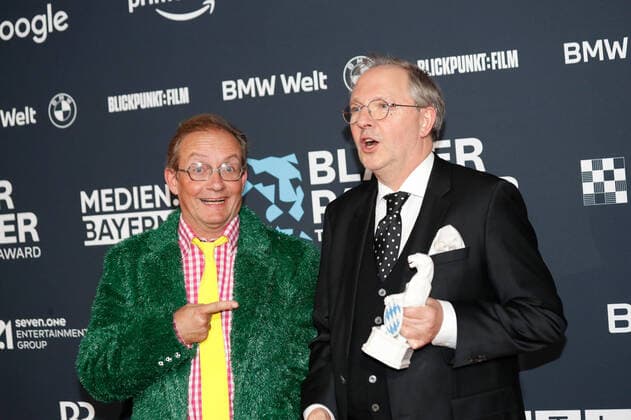 Preisverleihung Blauer Panther TV & Streaming Award in München Laudator Wigald Boning und Preisträger Olli Dittrich bei der Verleihung des Blauen Panther - Bayerischer Fernsehpreis in der BMW Welt in München. Copyright: xEventpressxGolejewskix