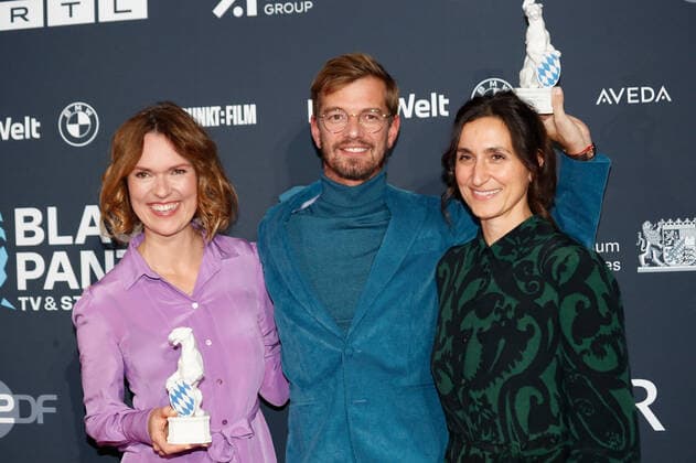 Preisverleihung Blauer Panther TV & Streaming Award in München Preisträger*innen Julia Mehnert, Joko Winterscheidt und Mitra Polzin bei der Verleihung des Blauen Panther - Bayerischer Fernsehpreis in der BMW Welt in München. Copyright: xEventpressxGolejewskix