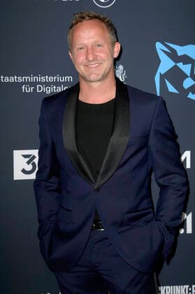 Maximilian Brückner bei der Verleihung vom Blauer Panther - TV & Streaming Award 2022 in der BMW Welt. München, 19.10.2022