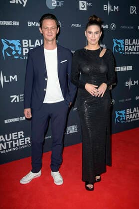 Jo Schück und Salwa Houmsi bei der Verleihung vom Blauer Panther - TV & Streaming Award 2022 in der BMW Welt. München, 19.10.2022