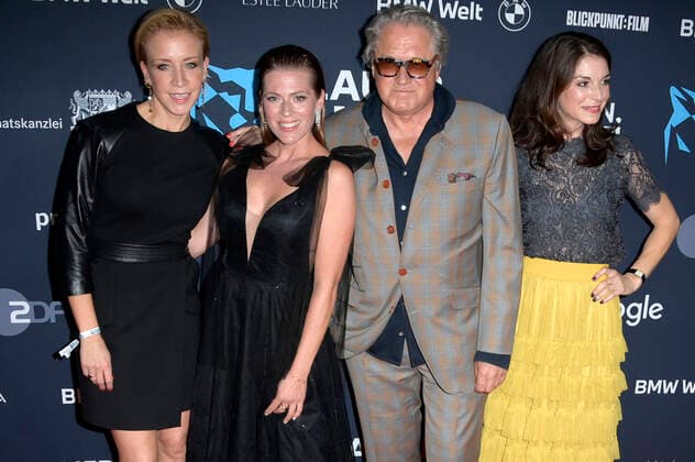 Annika Ernst, Nele Kiper, Michael Brandner und Bianca Hein bei der Verleihung vom Blauer Panther - TV & Streaming Award 2022 in der BMW Welt. München, 19.10.2022