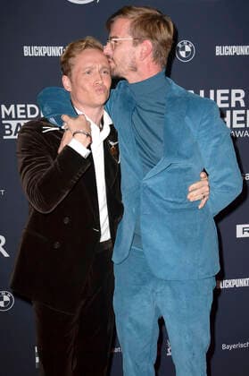 Matthias Schweighöfer und Joko Winterscheidt bei der Verleihung vom Blauer Panther - TV & Streaming Award 2022 in der BMW Welt. München, 19.10.2022