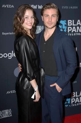 Dominique Devenport und Jannik Schümann bei der Verleihung vom Blauer Panther - TV & Streaming Award 2022 in der BMW Welt. München, 19.10.2022