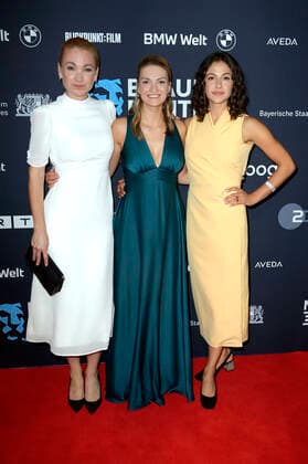 Lisa Maria Potthoff, Judith Gerlach und Soma Pysall bei der Verleihung vom Blauer Panther - TV & Streaming Award 2022 in der BMW Welt. München, 19.10.2022