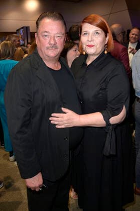 Peter Kurth und Susanne Böwe bei der Verleihung vom Blauer Panther - TV & Streaming Award 2022 in der BMW Welt. München, 19.10.2022