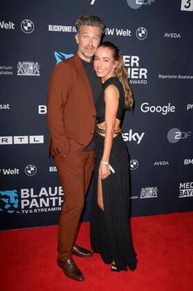 Wayne Carpendale mit Ehefrau Annemarie Carpendale bei der Verleihung vom Blauer Panther - TV & Streaming Award 2022 in der BMW Welt. München, 19.10.2022
