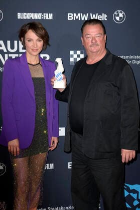Julia Koschitz und Peter Kurth bei der Verleihung vom Blauer Panther - TV & Streaming Award 2022 in der BMW Welt. München, 19.10.2022
