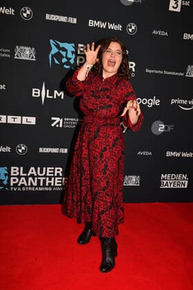 Ronja Forcher Verleihung Blauer Panther - TV & Streaming Award 2022 Ehrung, Auszeichnung, Preis BMW Welt München 19. Oktober 2022
