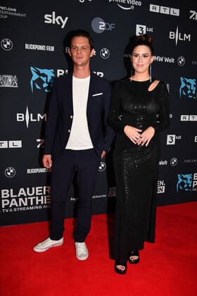 Jo Schueck und Salwa Houmsi Verleihung Blauer Panther - TV & Streaming Award 2022 Ehrung, Auszeichnung, Preis BMW Welt München 19. Oktober 2022