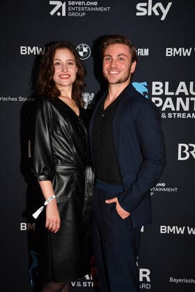 Dominique Devenport und Jannik Schümann Verleihung Blauer Panther - TV & Streaming Award 2022 Ehrung, Auszeichnung, Preis BMW Welt München 19. Oktober 2022