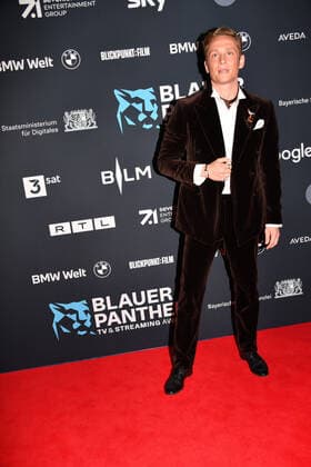 Matthias Schweighöfer Verleihung Blauer Panther - TV & Streaming Award 2022 Ehrung, Auszeichnung, Preis BMW Welt München 19. Oktober 2022