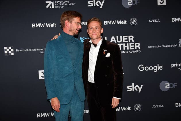 Joko Winterscheidt und Matthias Schweighöfer Verleihung Blauer Panther - TV & Streaming Award 2022 Ehrung, Auszeichnung, Preis BMW Welt München 19. Oktober 2022