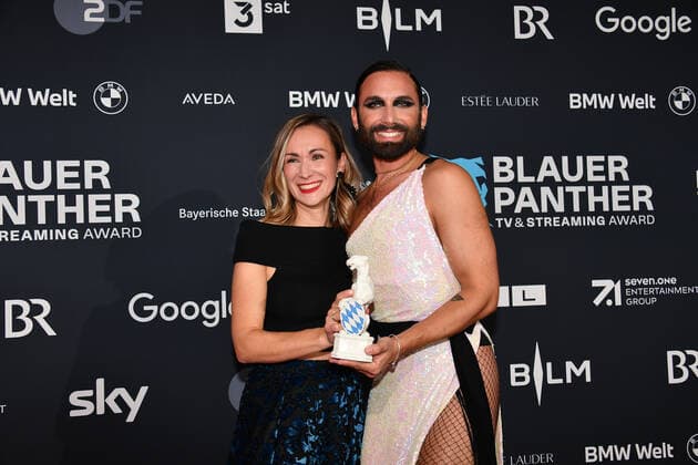 Anna-Lena Zwez und Conchita Wurst Verleihung Blauer Panther - TV & Streaming Award 2022 Ehrung, Auszeichnung, Preis BMW Welt München 19. Oktober 2022