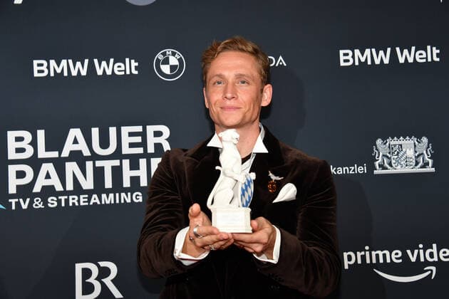 Matthias Schweighöfer Verleihung Blauer Panther - TV & Streaming Award 2022 Ehrung, Auszeichnung, Preis BMW Welt München 19. Oktober 2022