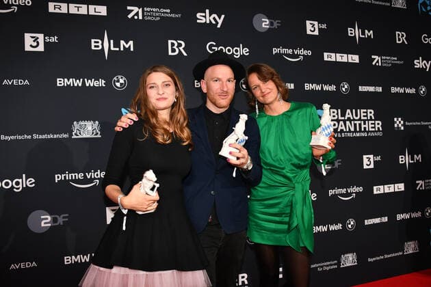 Nadja Mitzkat, Jan Vollmer und Annette Kammerer Verleihung Blauer Panther - TV & Streaming Award 2022 Ehrung, Auszeichnung, Preis BMW Welt München 19. Oktober 2022