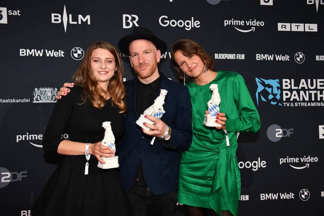 Nadja Mitzkat, Jan Vollmer und Annette Kammerer Verleihung Blauer Panther - TV & Streaming Award 2022 Ehrung, Auszeichnung, Preis BMW Welt München 19. Oktober 2022