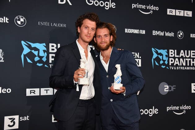 Benji Bergmann und Jono Bergmann Verleihung Blauer Panther - TV & Streaming Award 2022 Ehrung, Auszeichnung, Preis BMW Welt München 19. Oktober 2022