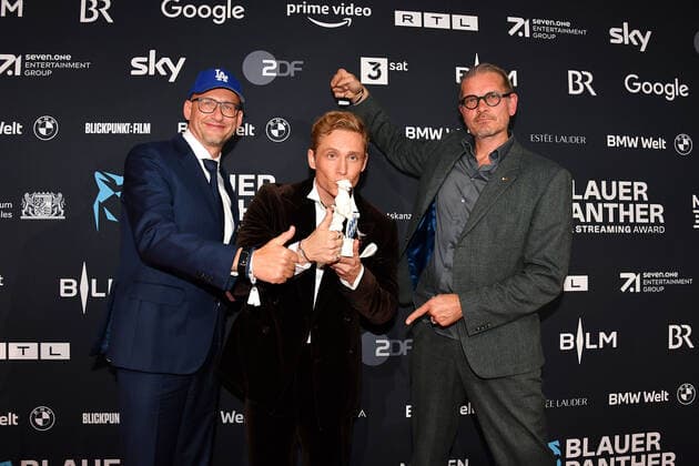 Frank Kusche, Matthias Schweighoefer und Goetz Otto bei der Blaue Panther - TV & Streaming Award 2022 Verleihung (ehemals Bayerischer Fernsehpreis) am 19.10.2022 in München Blauer Panther - TV & Streaming Award 2022 Verleihung in Muenchen