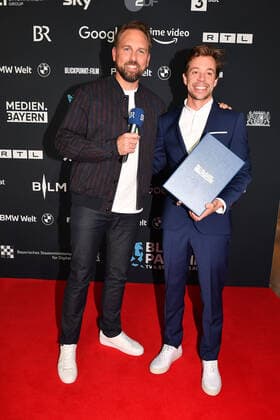Steven Gaetjen and Tobias Krell bei der Blaue Panther - TV & Streaming Award 2022 Verleihung (ehemals Bayerischer Fernsehpreis) am 19.10.2022 in München Blauer Panther - TV & Streaming Award 2022 Verleihung in Muenchen
