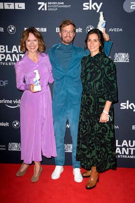 Julia Mehnert, Joko Winterscheidt und Mitra Polzin bei der Verleihung vom Blauer Panther - TV & Streaming Award 2022 in der BMW Welt. München, 19.10.2022
