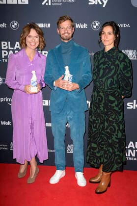 Julia Mehnert, Joko Winterscheidt und Mitra Polzin bei der Verleihung vom Blauer Panther - TV & Streaming Award 2022 in der BMW Welt. München, 19.10.2022