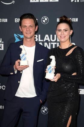 Jo Schück und Salwa Houmsi bei der Verleihung vom Blauer Panther - TV & Streaming Award 2022 in der BMW Welt. München, 19.10.2022