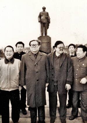 RECORD DATE NOT STATED In March 15, Jiang Zemin (third from left), general secretary of the CPC Central Committee, took a group photo with leaders of Hunan Province and Ren Bishi s son Ren Yuanyuan (fourth from left) in front of the bronze statue of Ren Bishi s former residence. Ren Bishi was a military and political leader in the early Chinese Communist Party. In the early 1930s, WorldxHistoryxArchive 917_05_WHA_164_0162