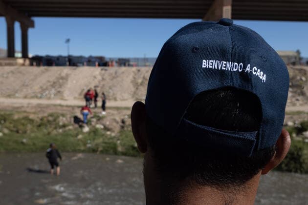 Mexiko, Geflüchtete aus Mittelamerika an der Grenze zur USA in Ciudad Juarez October 21, 2022, juarez, chihuahua, Mexico: 600 Venezuelan migrants are stranded in Ciudad Juarez, Chihuahua after being expelled from the United States under Title 42, the migrants shelter under the international bridge because the shelters are at their maximum capacity, every day more Venezuelans are expelled from states united by this border. juarez Mexico - ZUMAp241 20221021_zip_p241_002 Copyright: xDavidxPeinadox