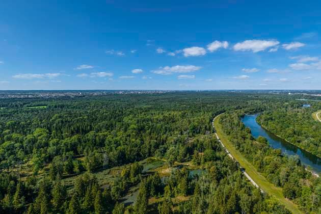 Lechauen und Augsburger Stadtwald von oben Lechauen und Mandichosee im Luftbild Königsbrunn Mandichosee Bayern Deutschland *** Lechauen and Augsburg city forest from above Lechauen and Mandichosee in aerial view Königsbrunn Mandichosee Bavaria Germany Copyright: xmultimaps360 ARochaux 20220902_Mandichosee-Nord_04