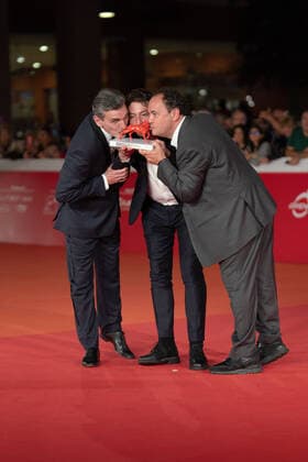 Awards Ceremony Red Carpet - The 17th Rome Film Festival ROME, ITALY - OCTOBER 22: Director Ady Walter (C) attends the red carpet for the awards ceremony during the 17th Rome Film Festival at Auditorium Parco Della Musica on October 22, 2022 in Rome, Italy Rome Italy  Copyright: xLucaxCarlinox originalFilename: carlino-notitle221022_npDdQ.jpg