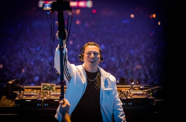 2022-10-22 23:03:05 AMSTERDAM - Tiesto performs during Amsterdam Music Festival, which takes place in the Johan Cruijff ArenA during ADE. ANP MARCO DE SWART netherlands out - belgium out