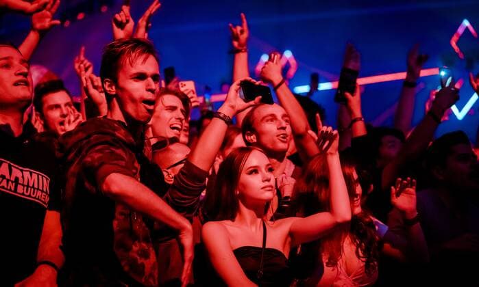 2022-10-23 00:00:49 AMSTERDAM - Visitors during Amsterdam Music Festival, which takes place in the Johan Cruijff ArenA during ADE. ANP MARCO DE SWART netherlands out - belgium out