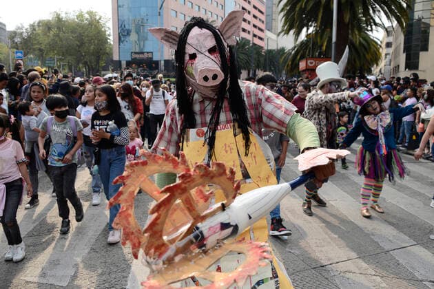 15th Annual Zombie Walk in Mexico October 22, Mexico City, Mexico: A participant walks during the 15th anniversary march of the annual Zombie Walk at Revolution Monumento. on October 22, 2022 in Mexico City, Mexico. (Photo by Carlos Tischler Eyepix Group) Copyright: xCarlosxTischler EyepixxGroupx CT_22102022_79452