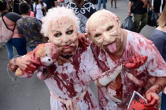 October 22, Mexico City, Mexico: A participant walks during the 15th anniversary march of the annual Zombie Walk at Revolution Monumento. on October 22, 2022 in Mexico City, Mexico. Mexico City Mexico - ZUMAe321 20221022_zia_e321_032 Copyright: xCarlosxTischler EyepixxGroupx