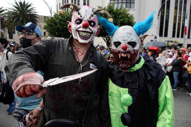 October 22, Mexico City, Mexico: A participant walks during the 15th anniversary march of the annual Zombie Walk at Revolution Monumento. on October 22, 2022 in Mexico City, Mexico. Mexico City Mexico - ZUMAe321 20221022_zia_e321_028 Copyright: xCarlosxTischler EyepixxGroupx