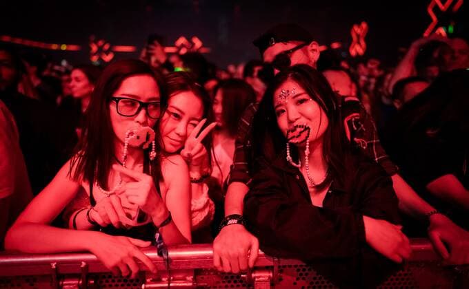 2022-10-23 02:04:33 AMSTERDAM - Visitors during Amsterdam Music Festival, which takes place in the Johan Cruijff ArenA during ADE. ANP MARCO DE SWART netherlands out - belgium out