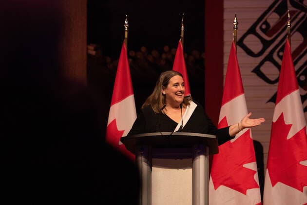 October 22, 2022, Gatineau, PQ, Canada: Laura-Julie Perreault of La Presse delivers remarks after receiving the Fonds quebecois en journalisme international (FQJI) grant at the Parliamentary Press Gallery Dinner at the Museum of History in Gatineau, Que., on Saturday, Oct. 22, 2022. Gatineau Canada  - ZUMAc35_ 20221022_zaf_c35_050 Copyright: xSpencerxColbyx