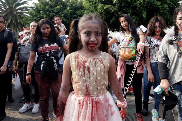 October 22, 2022, Mexico City, Mexico: Thousands of undead participated in the Zombie March, from the Monument to the Revolution to the Zocalo in Mexico City. on October 22, 2022 in Mexico City, Mexico Mexico City Mexico - ZUMAe321 20221022_zia_e321_099 Copyright: xeyepixx