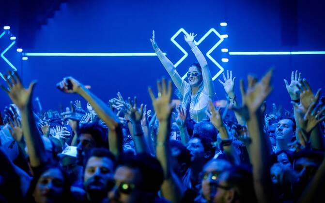 Entertainment Bilder des Tages 2022-10-23 02:09:42 AMSTERDAM - Visitors during Amsterdam Music Festival, which takes place in the Johan Cruijff ArenA during ADE. ANP MARCO DE SWART netherlands out - belgium out