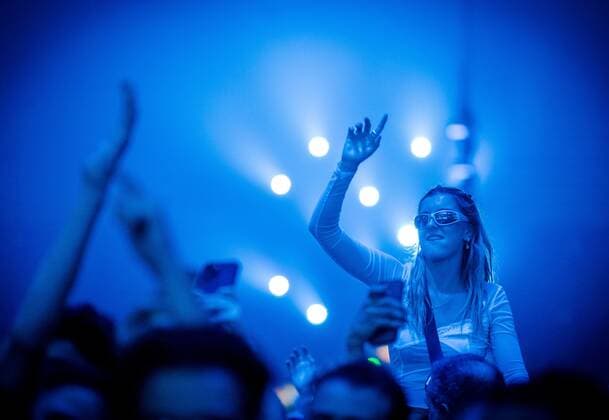 2022-10-23 02:09:05 AMSTERDAM - Visitors during Amsterdam Music Festival, which takes place in the Johan Cruijff ArenA during ADE. ANP MARCO DE SWART netherlands out - belgium out