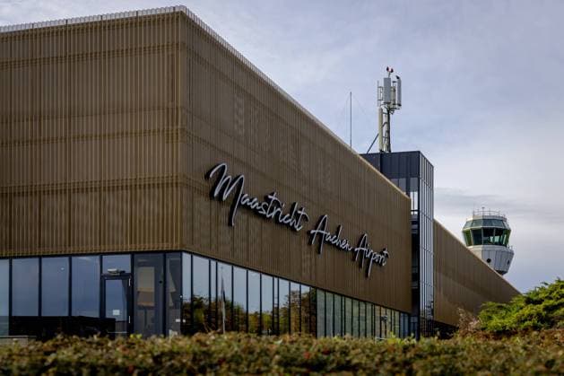 2022-10-23 09:12:20 MAASTRICHT - Maastricht Aachen Airport. Schiphol buys itself from Limburg airport for 4 million euros. ANP ROBIN VAN LONKHUIJSEN netherlands out - belgium out *** 2022 10 23 09 12 20 MAASTRICHT Maastricht Aachen Airport Schiphol buys itself from Limburg airport for 4 million euros ANP ROBIN VAN LONKHUIJSEN netherlands out belgium out  Copyright: xx x456595607x originalFilename: 456595607.jpg