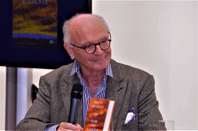 Messe Frankfurt. Frankfurter Buchmesse 2022, Martin Mosebach - Buchtitel Taube und Wildente *** Frankfurt Fair Frankfurt Book Fair 2022, Martin Mosebach book title pigeon and wild duck
