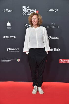 Regisseurin Nana Neul kommt zur Verleihung des Manfred Stelzer Preis an Töchter der Regisseurin Nana Neul beim 32. Film Festival Cologne (vormals: Cologne Conference) 2022 , ein internationales Filmfestival