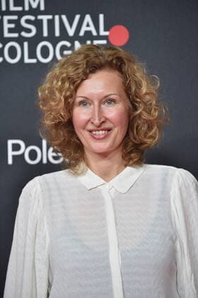Regisseurin Nana Neul kommt zur Verleihung des Manfred Stelzer Preis an Töchter der Regisseurin Nana Neul beim 32. Film Festival Cologne (vormals: Cologne Conference) 2022 , ein internationales Filmfestival