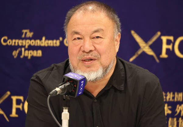 Entertainment Themen der Woche KW43 October 24, 2022, Tokyo, Japan - Chinese contemporary artist Ai Weiwei speaks at the Foreign Correspondents Club of Japan in Tokyo on Monday, October 24, 2022. Ai Weiwei received the Praemium Imperiale award in Tokyo.  , aflo_202048597.jpg,